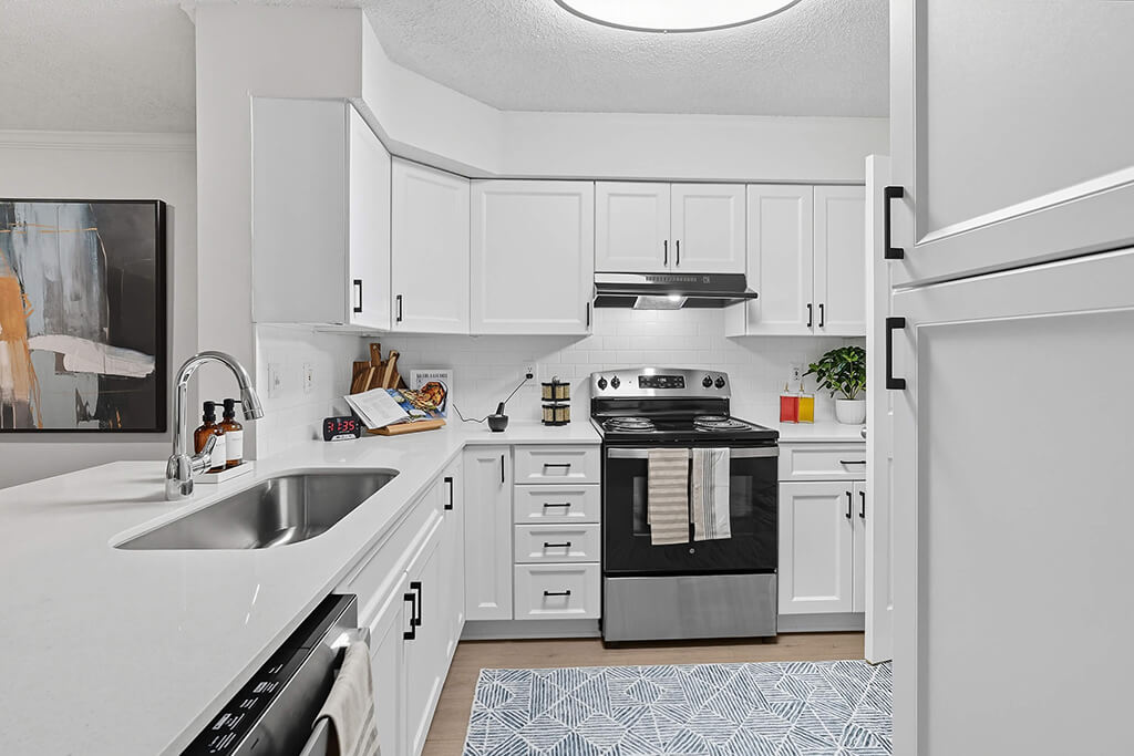 Kitchen with white shaker cabinets at Chroma Park Apartments in Austell GA